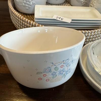white kitchen lot