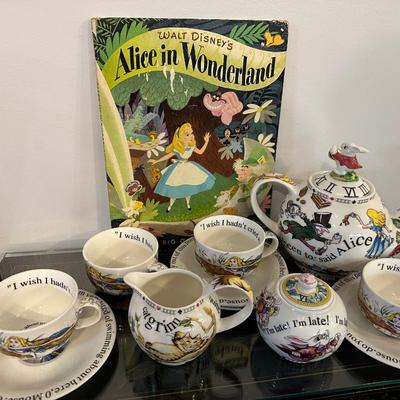 CARDEW CLASSIC ALICE IN WONDERLAND COLLECTIBLE TEA SET
