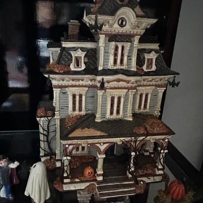 DEPT 56 SNOW VILLAGE HALLOWWEEN HOUSE LOT