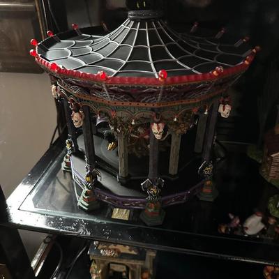 DEPT 56 SNOW VILLAGE HALLOWWEEN HOUSE LOT