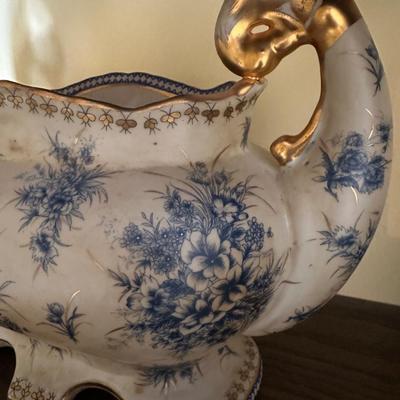 BLUE WHITE DOUBLE HANDLE PLANTER