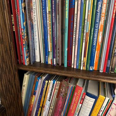 CHILDRENS BOOK LOT