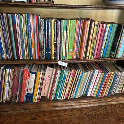CHILDRENS BOOK LOT