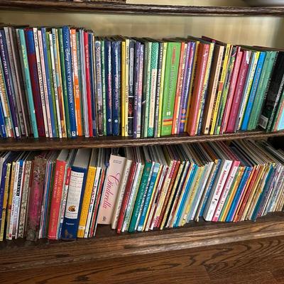CHILDRENS BOOK LOT