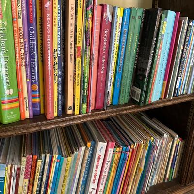 CHILDRENS BOOK LOT