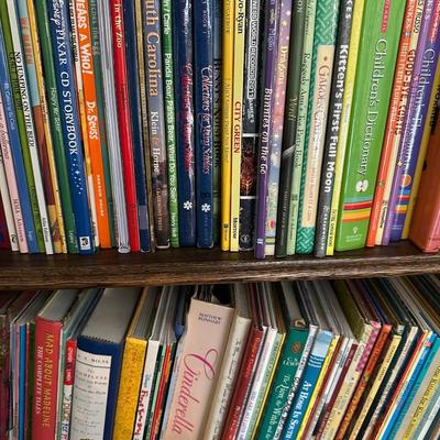 CHILDRENS BOOK LOT