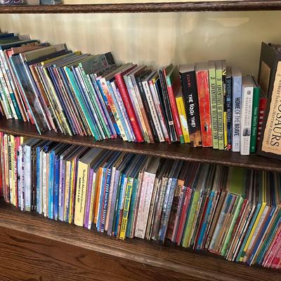 CHILDRENS BOOK LOT