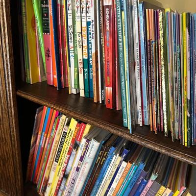 CHILDRENS BOOK LOT