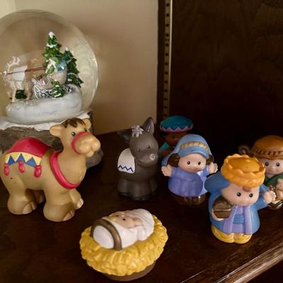 Nutcracker elf shelf sitter lot