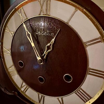 Vedette mantle clock