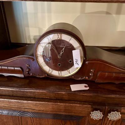 Vedette mantle clock