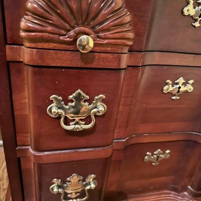 3 DRAWER NIGHTSTAND WALL MIRROR LOT
