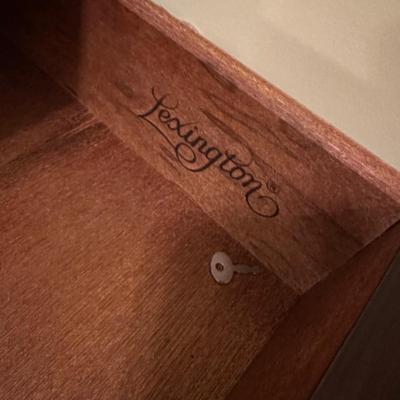 3 DRAWER NIGHTSTAND WALL MIRROR LOT