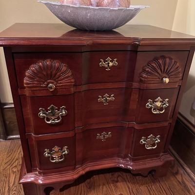 Sale Photo Thumbnail #1374: 3 DRAWE NIGHTSTAND LEXINGTON, WALL MIRROR DÉCOR BOWL