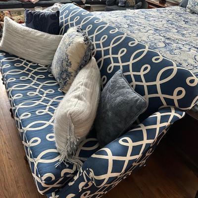 NAVY GEOMETRIC FABRIC ANTIQUE SOFA
