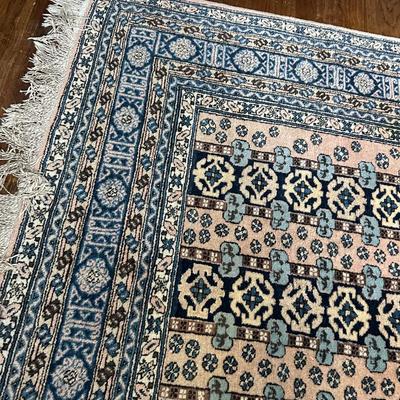 COFFEE TABLE, RUG LOT