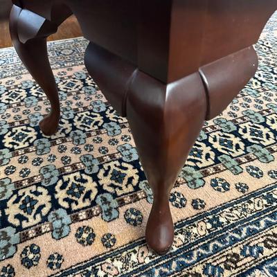 COFFEE TABLE, RUG LOT