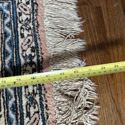 COFFEE TABLE, RUG LOT