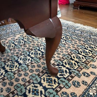 COFFEE TABLE, RUG LOT