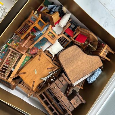 DOLLHOUSE FURNITURE