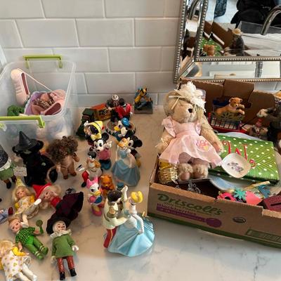 CHILDRENS TOY LOT