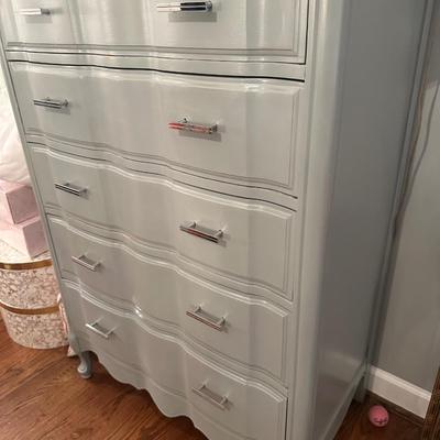 GRAY 5 DRAWER CHEST AS PICTURED