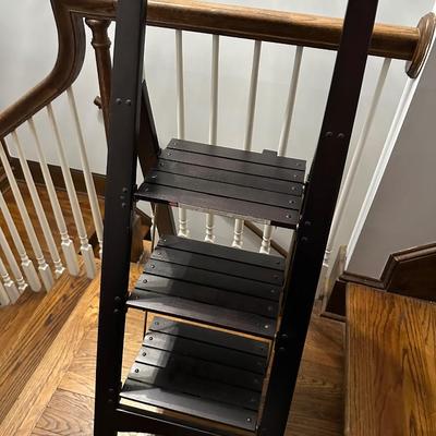 BLACK STEP LADDER 44" T