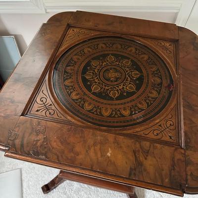 ANTIQUE ACCENT TABLE SOME VENEER DAMAGE 29X29X30
