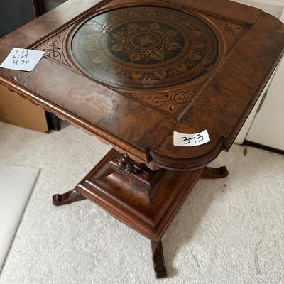 ANTIQUE ACCENT TABLE SOME VENEER DAMAGE 29X29X30