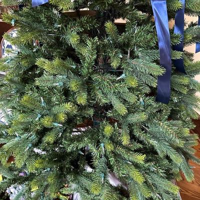 8' TREE, CHRISTMAS WREATHS, GARLAND AS PICTURED
