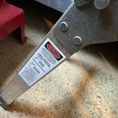 FOLDING CONSTRUCTION STOOL