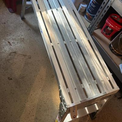 FOLDING CONSTRUCTION STOOL