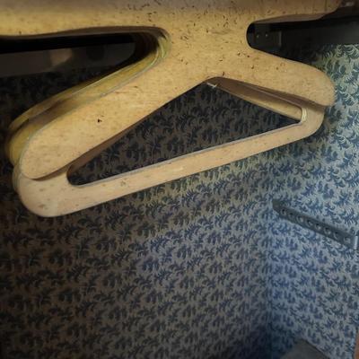 ANTIQUE TRAVEL WARDROBE TRUNK 40X22X21 MISSING ONE DRAWER