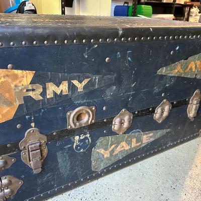 ANTIQUE TRAVEL WARDROBE TRUNK 40X22X21 MISSING ONE DRAWER