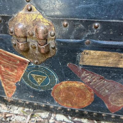 ANTIQUE TRAVEL WARDROBE TRUNK 40X22X21 MISSING ONE DRAWER