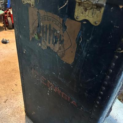 ANTIQUE TRAVEL WARDROBE TRUNK 40X22X21 MISSING ONE DRAWER