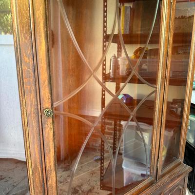 CHINA CABINET MAHOGANY FINISH IS IN POOR CONDITION 42X1X669