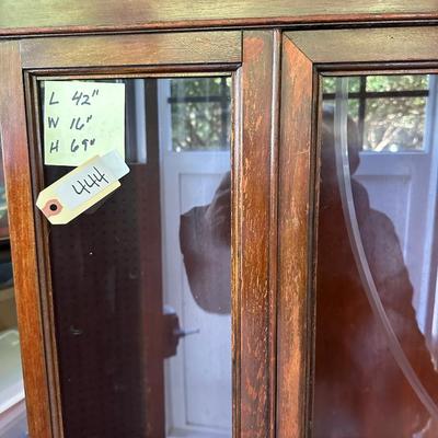 CHINA CABINET MAHOGANY FINISH IS IN POOR CONDITION 42X1X669