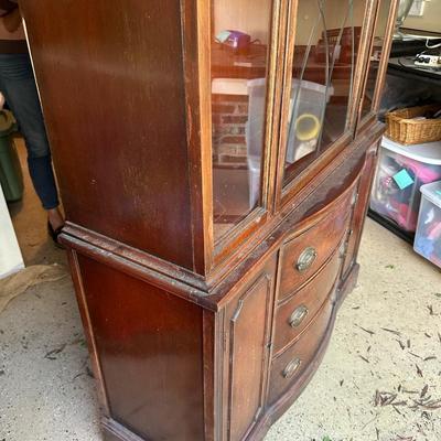 CHINA CABINET MAHOGANY FINISH IS IN POOR CONDITION 42X1X669