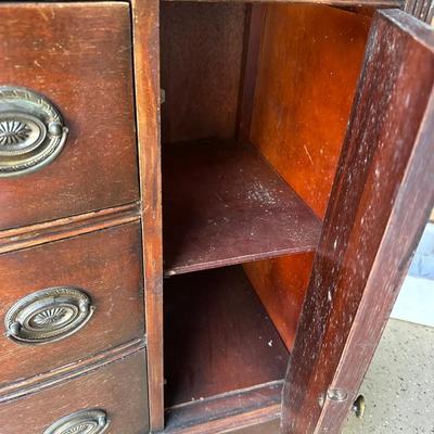 CHINA CABINET MAHOGANY FINISH IS IN POOR CONDITION 42X1X669