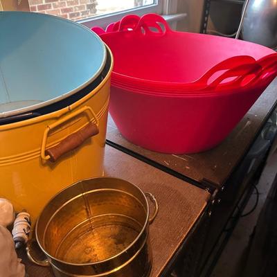 BEVERAGE TUBS, PLANTERS, PLASTIC TUB LOT