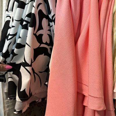 ROLLING CLOTHES RACK, LINENS AS PICTURED