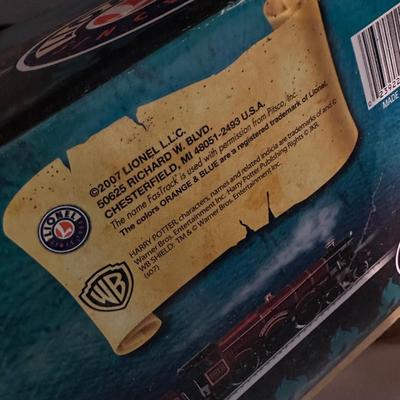 HARRY POTTER HOGWARTS EXPRESS TRAIN SET BY LIONEL O GAUGE