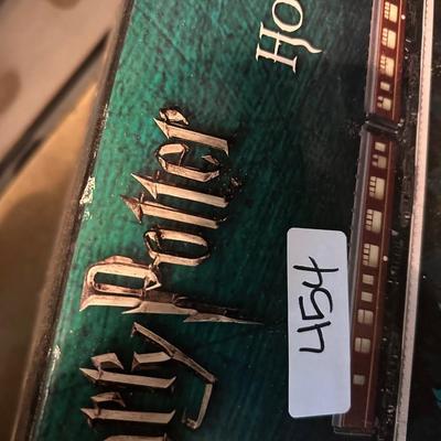 HARRY POTTER HOGWARTS EXPRESS TRAIN SET BY LIONEL O GAUGE