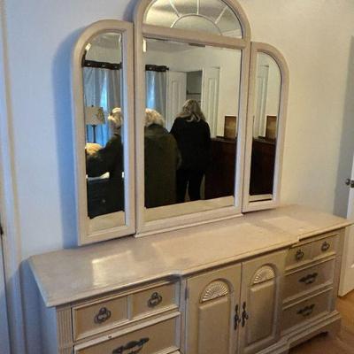 Stanley 1980s dresser 