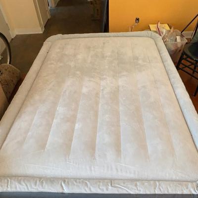 Kelty, Intex Air Mattresses w/ Integrated Pumps & Carry Bags (B3-ES)
