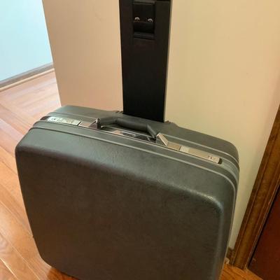 Hard sided Samsonite Luggage 23x22 on wheels