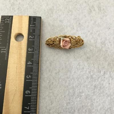 Super cute, gold, toned, filagree, and rose vintage brooch pin