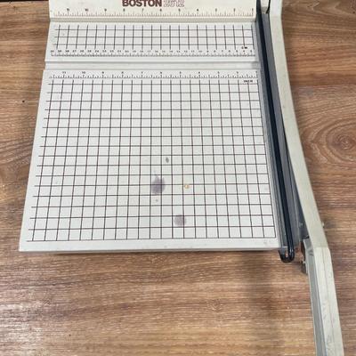 Boston 2612 paper cutter