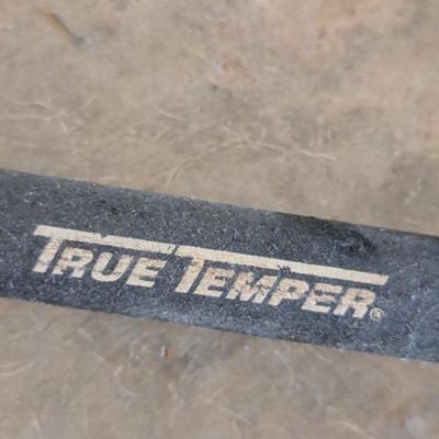 True Temper 69" Pry Bar Scraper